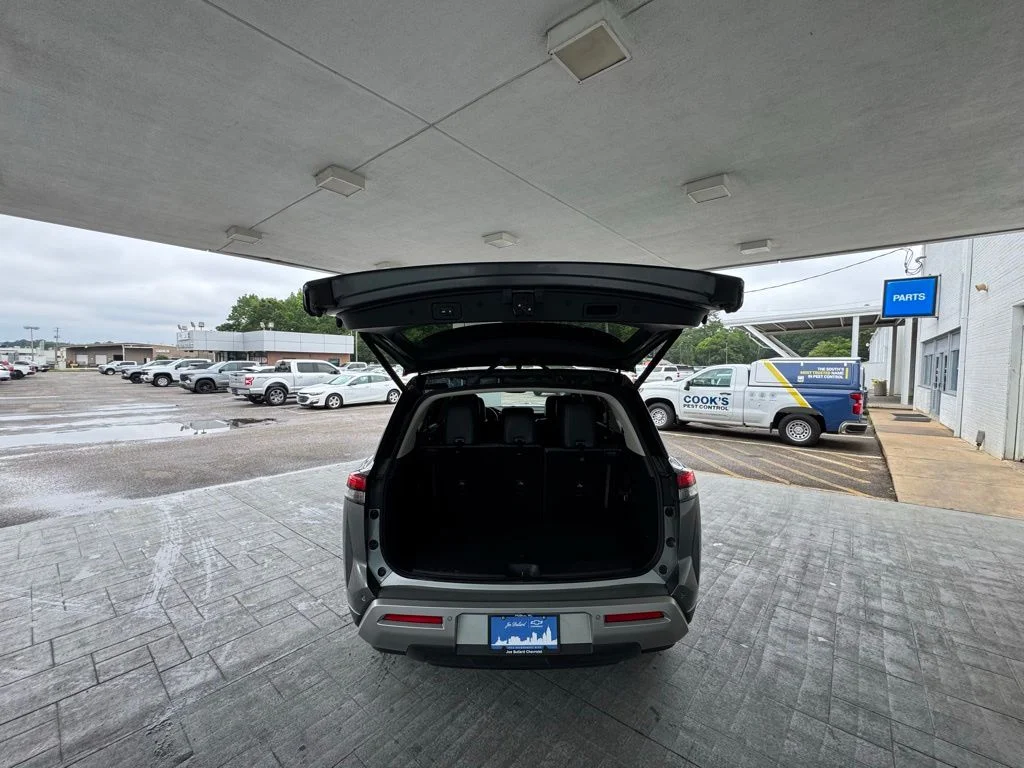 Used 2022 Gray Nissan SL image 8