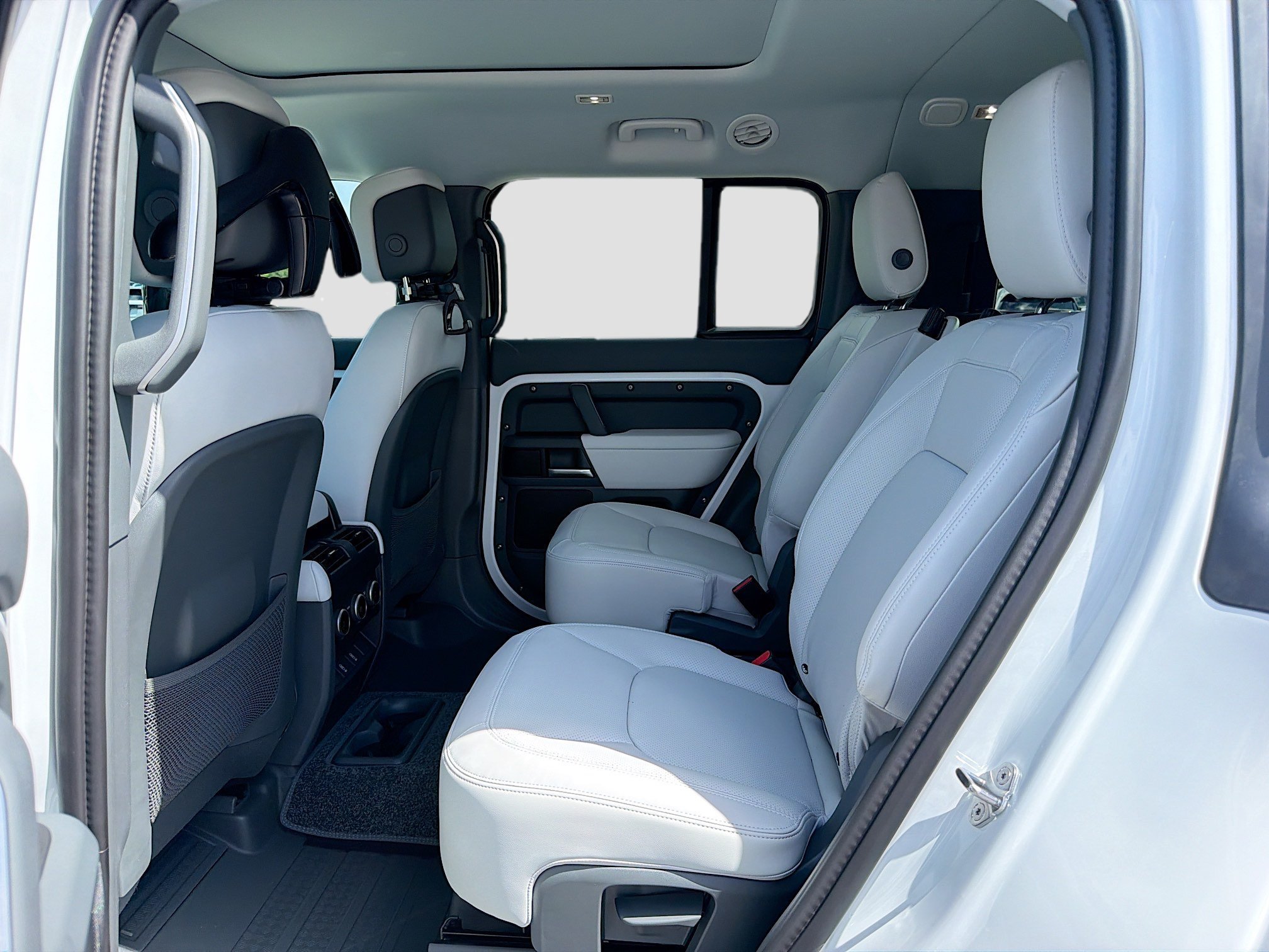 New 2026 Fuji White Land Rover X-Dynamic SE image 22