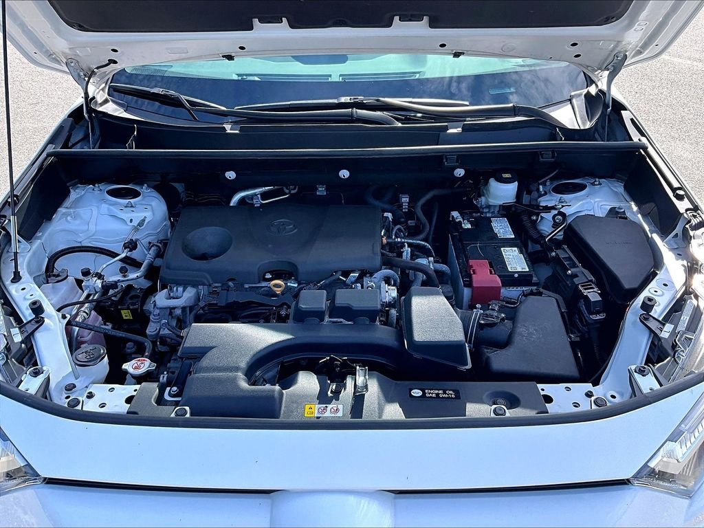 Used 2025 White Toyota XLE image 30