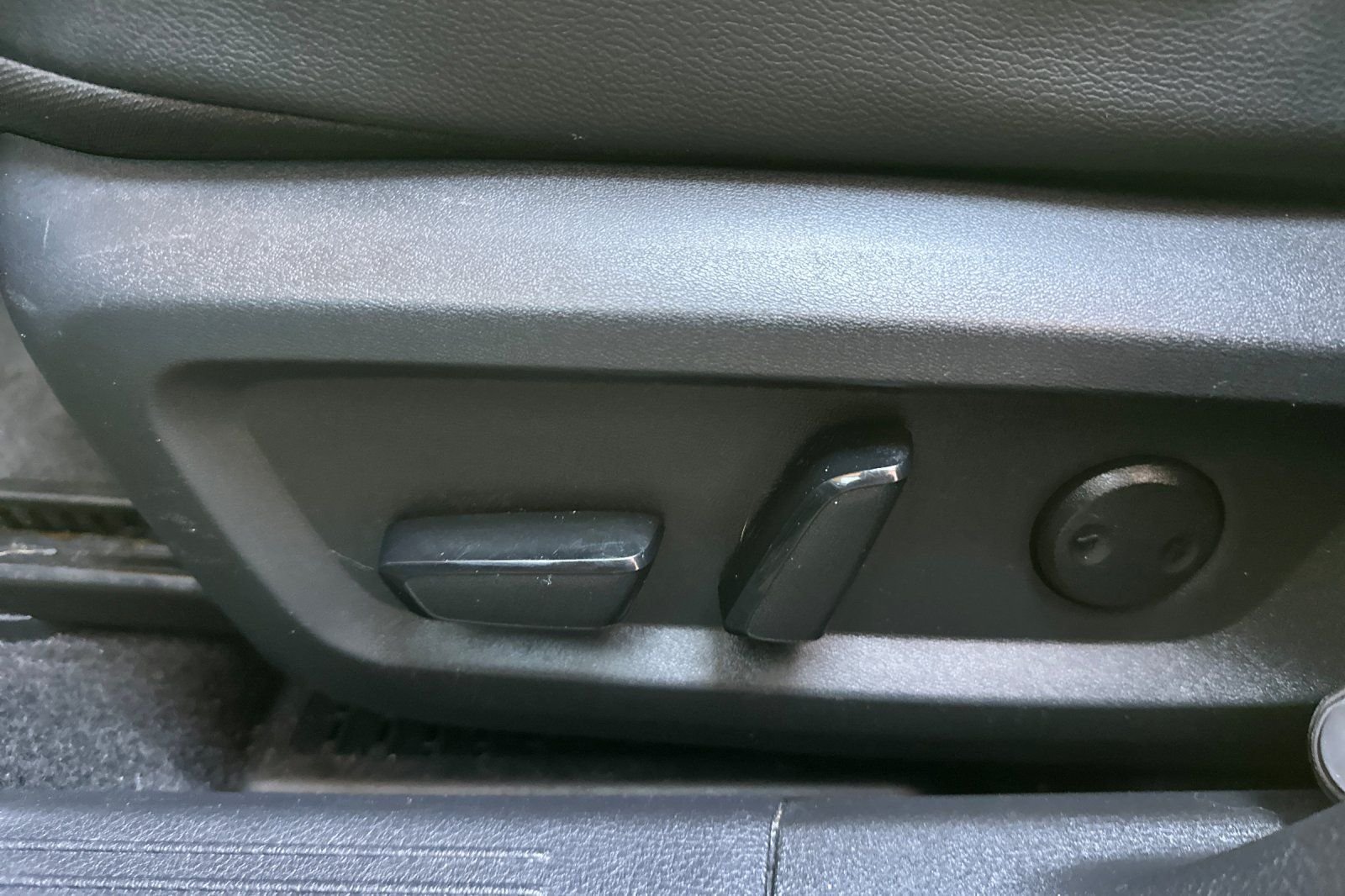 Used 2023 Gray Nissan SL image 15