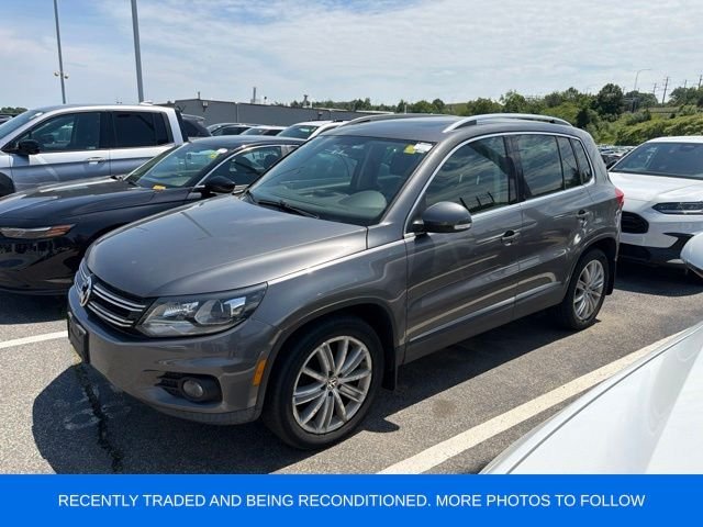 Used 2016 Pepper / Gray Volkswagen SE image 2
