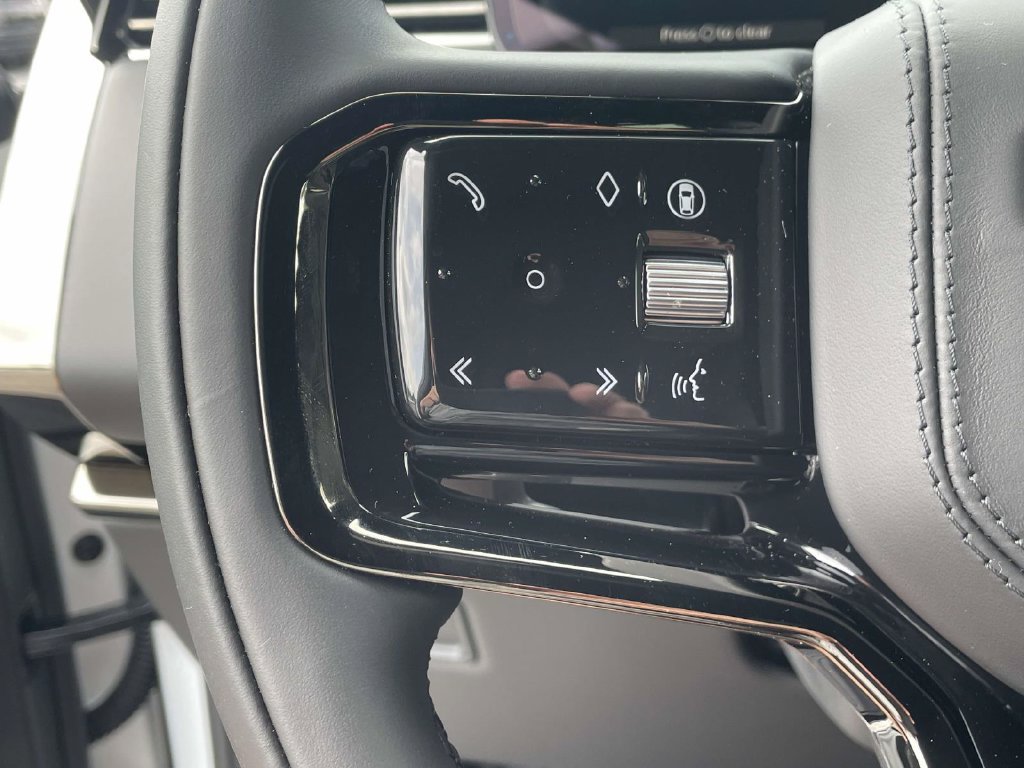 New 2026 Fuji White Land Rover Dynamic SE image 37