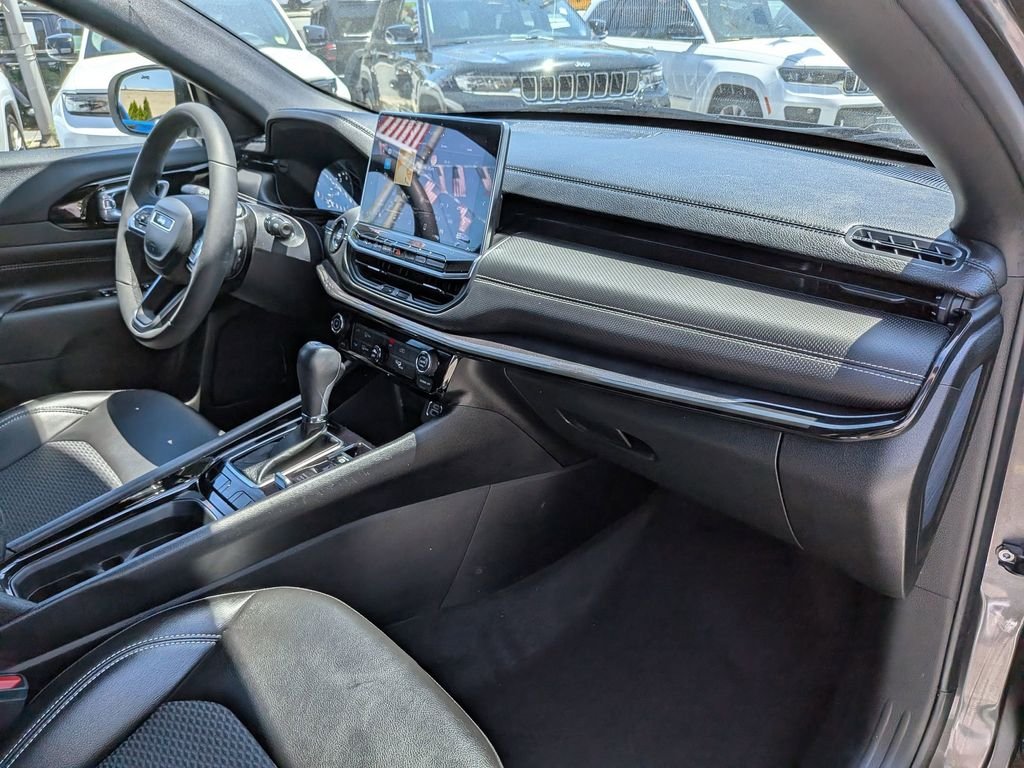 Used 2023 Gray Jeep Latitude image 23