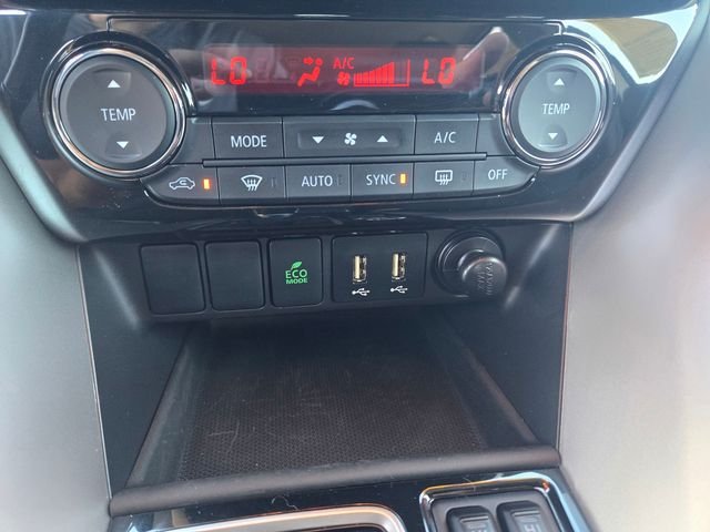 Used 2026 White Mitsubishi SE image 15