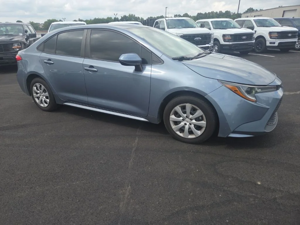 Certified Used 2020  Toyota LE image 11