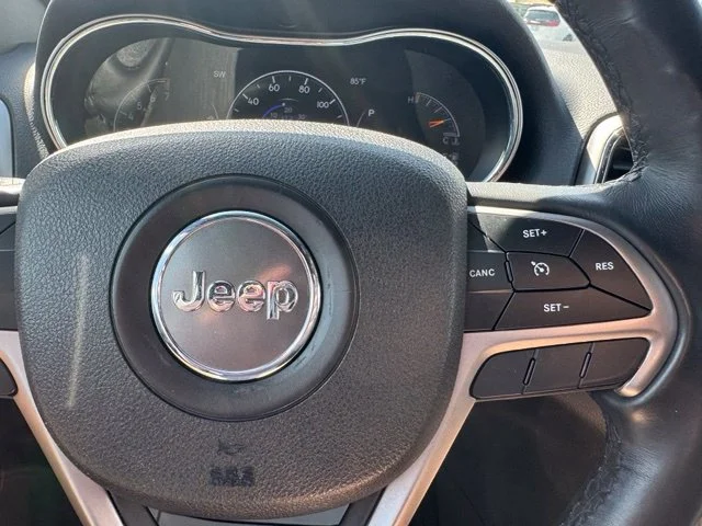 Used 2018 White Jeep Laredo E image 31