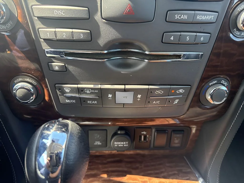 Used 2019 Blue Nissan SL image 23