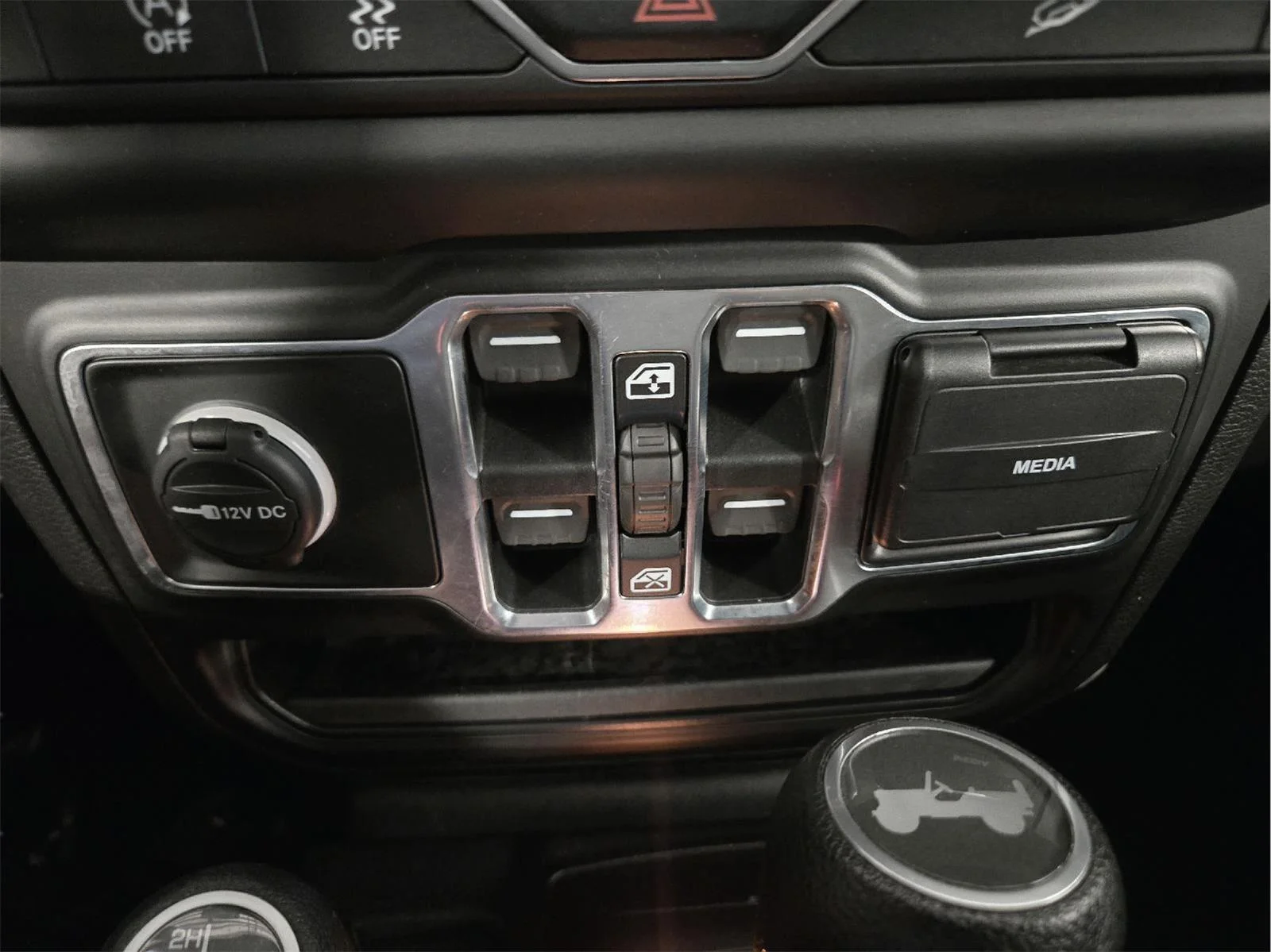 Used 2020 Billet Silver Metallic Jeep Sahara image 19