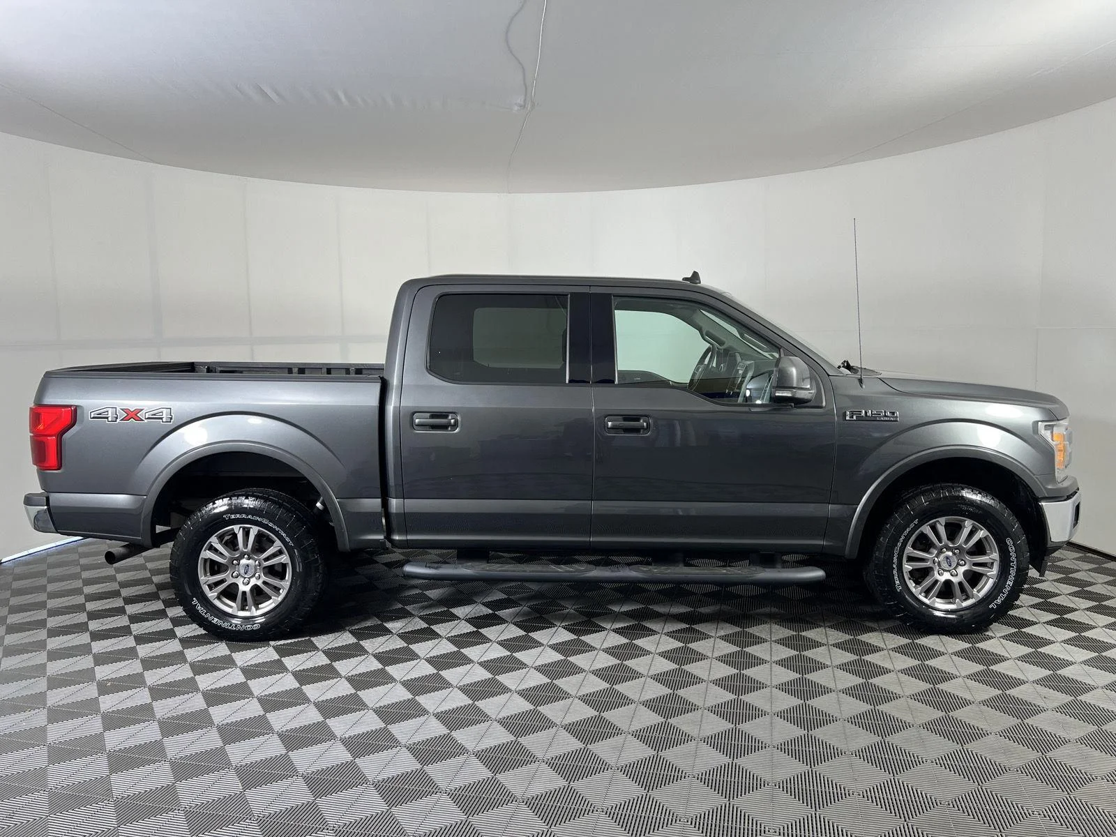 Used 2020  Ford XL image 24
