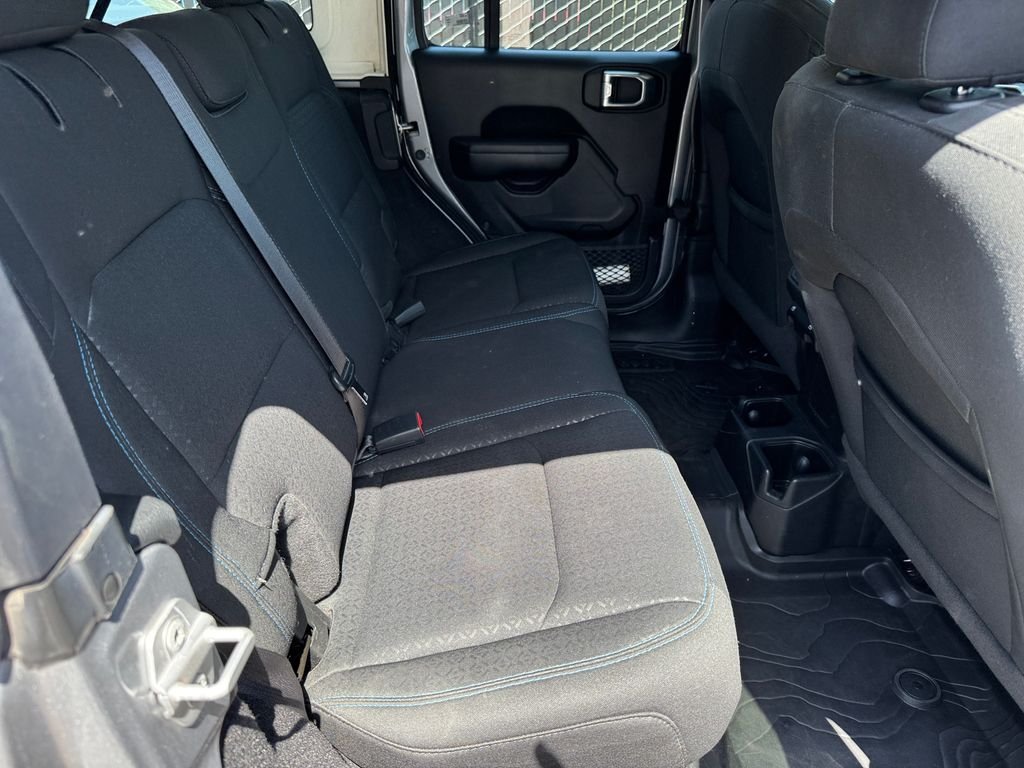Used 2021 Silver Jeep Unlimited Sport image 5