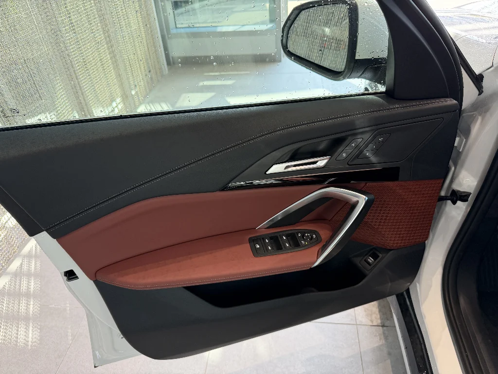 New 2026 Mineral White Metallic BMW xDrive28i image 11