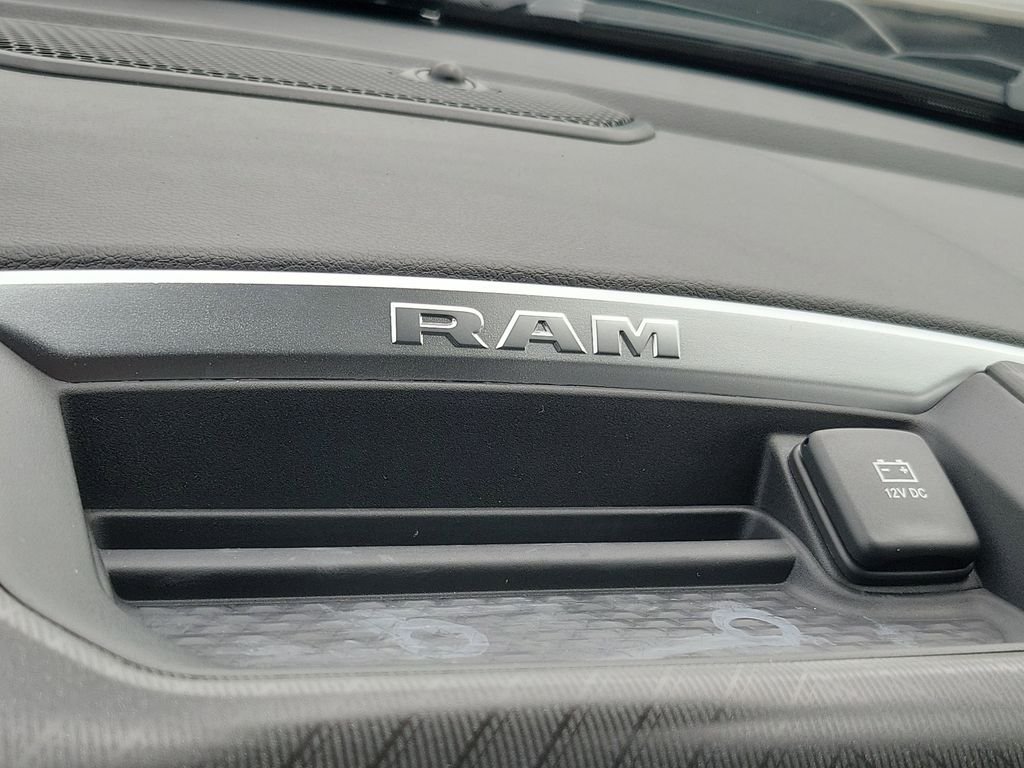 New 2026 Serrano-Green Metallic Exterior Paint RAM BLACK EXPRESS EDITION image 30