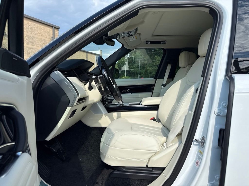 New 2026 Fuji White Land Rover SE image 11