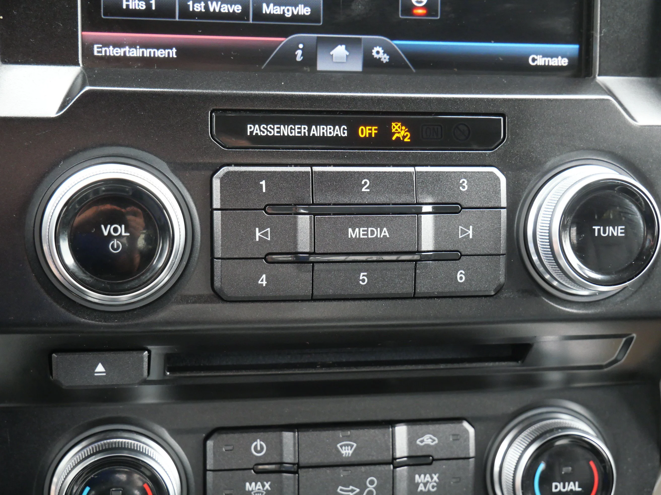 Used 2015 Magnetic Metallic Ford Lariat image 24