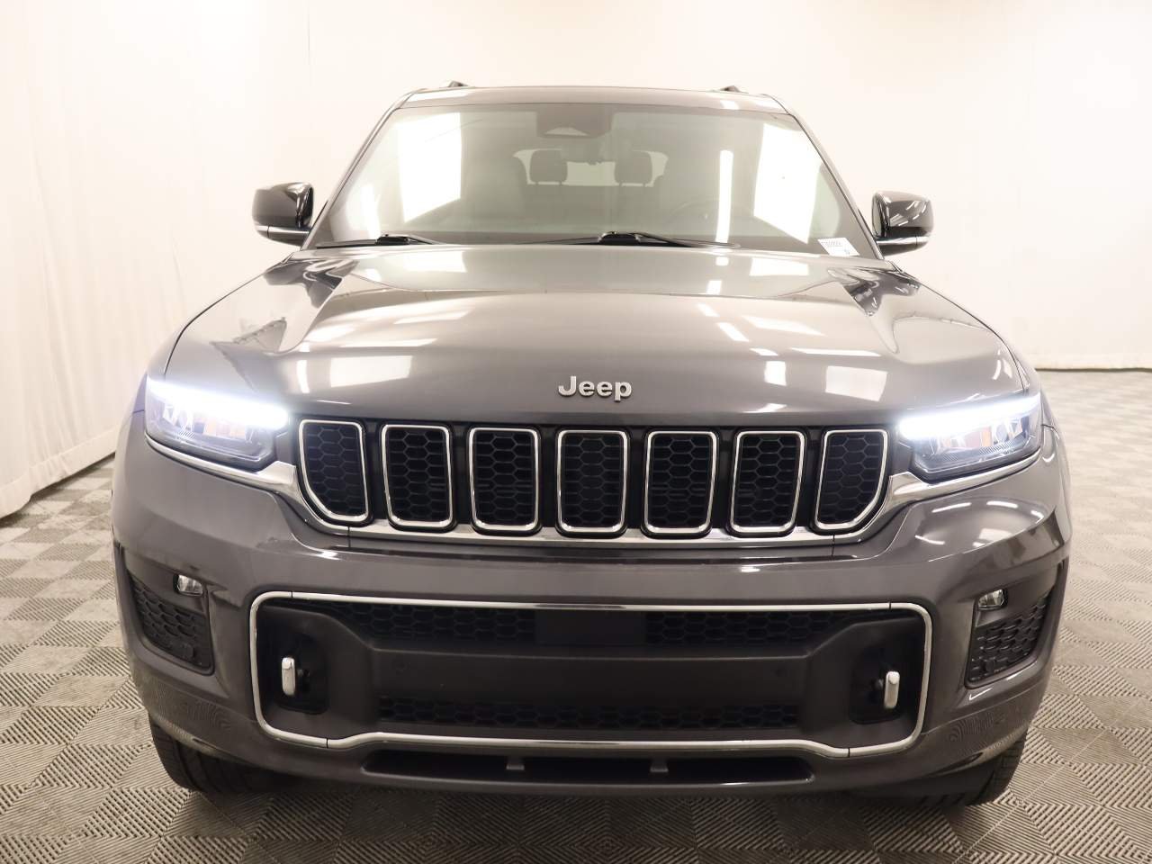 Used 2022 Baltic Gray Metallic Clear Coat Jeep Overland image 4