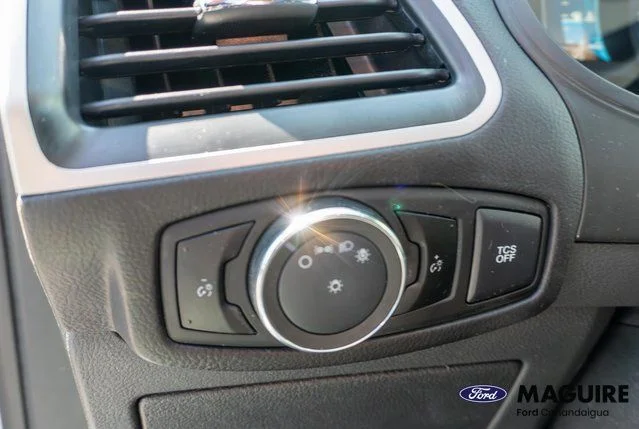 Used 2024 White Ford SE image 18