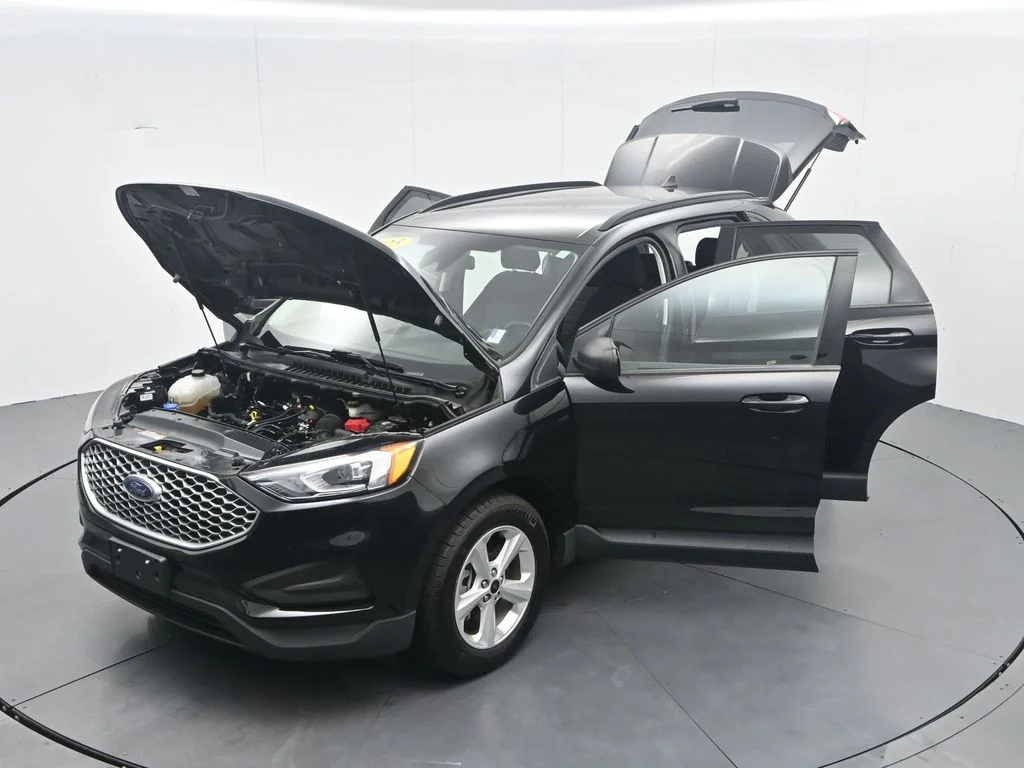 Used 2023 Black Metallic Ford SE image 48