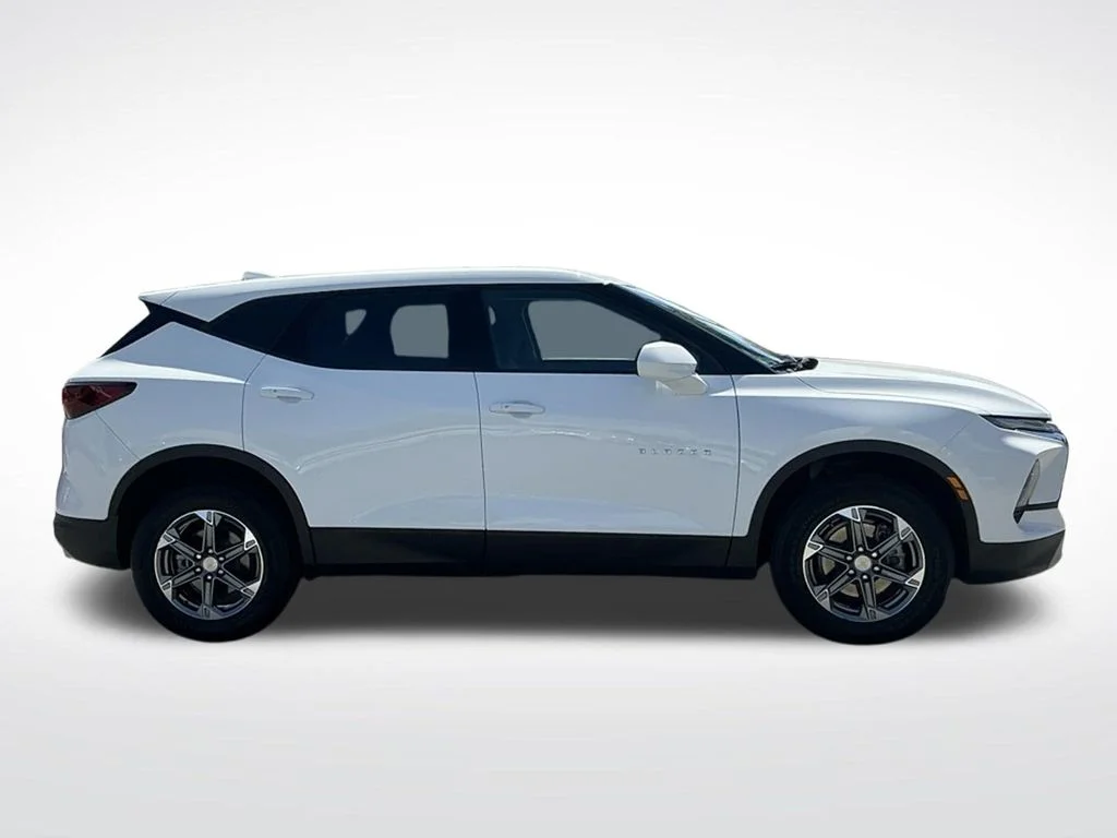 Used 2024 White Chevrolet LT image 9