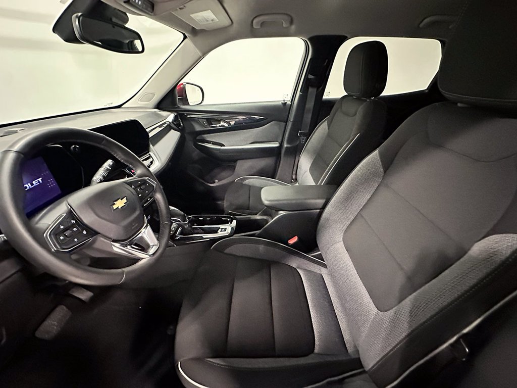 Used 2025 Red Chevrolet LT image 3