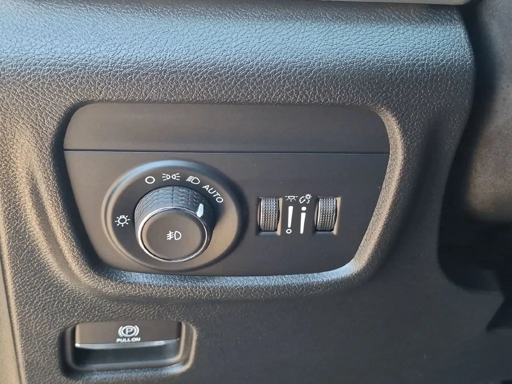 Used 2022  Jeep Limited image 20