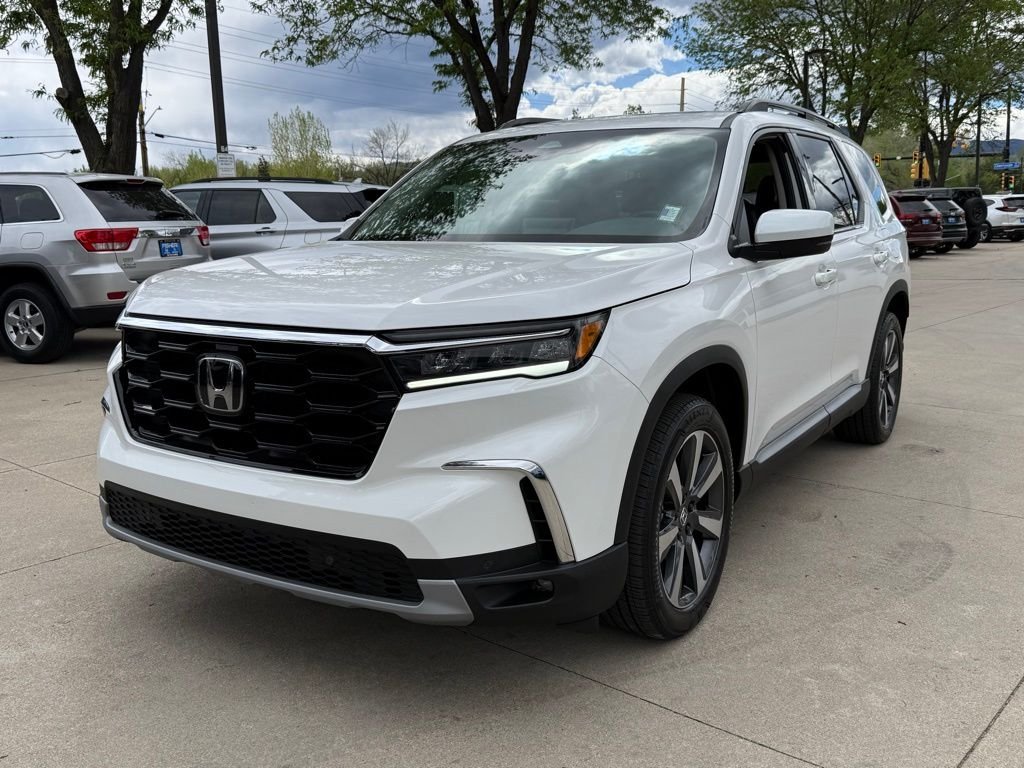 Certified Used 2025 Platinum White Pearl Honda AWD TRG image 10