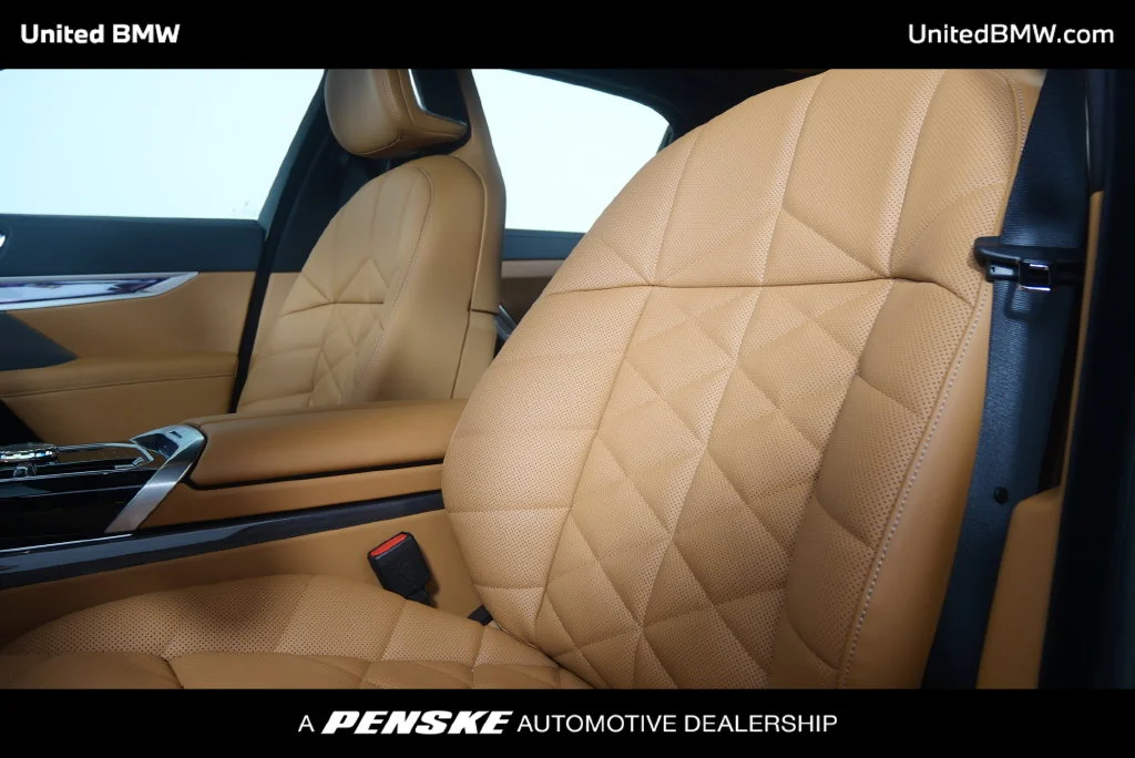 New 2026 Black Sapphire Metallic BMW 740i image 10