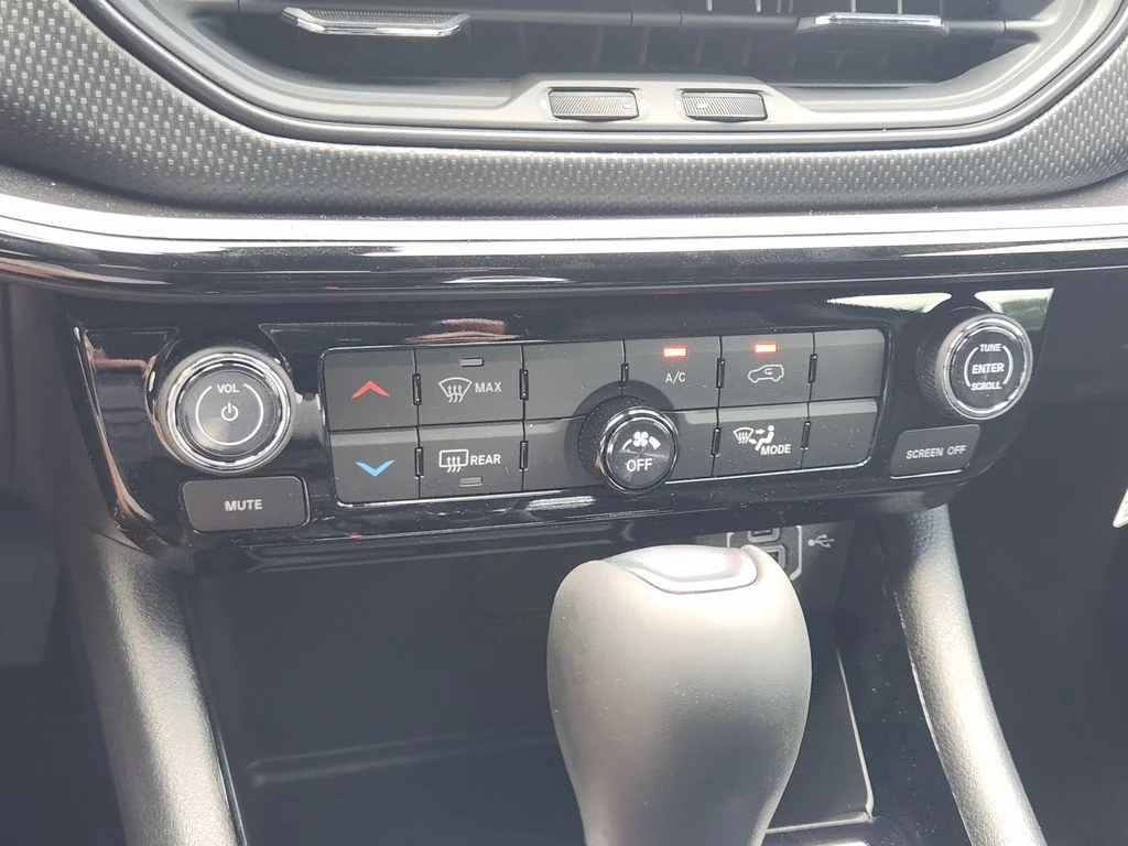 New 2026 Fathom Blue Pearl Coat Jeep Latitude image 13