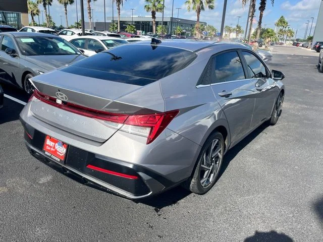 Used 2025  Hyundai Limited image 4