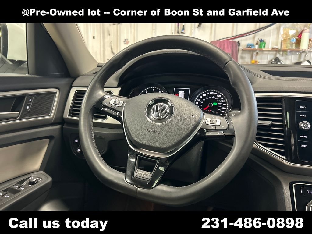 Used 2018 White Volkswagen SEL image 20