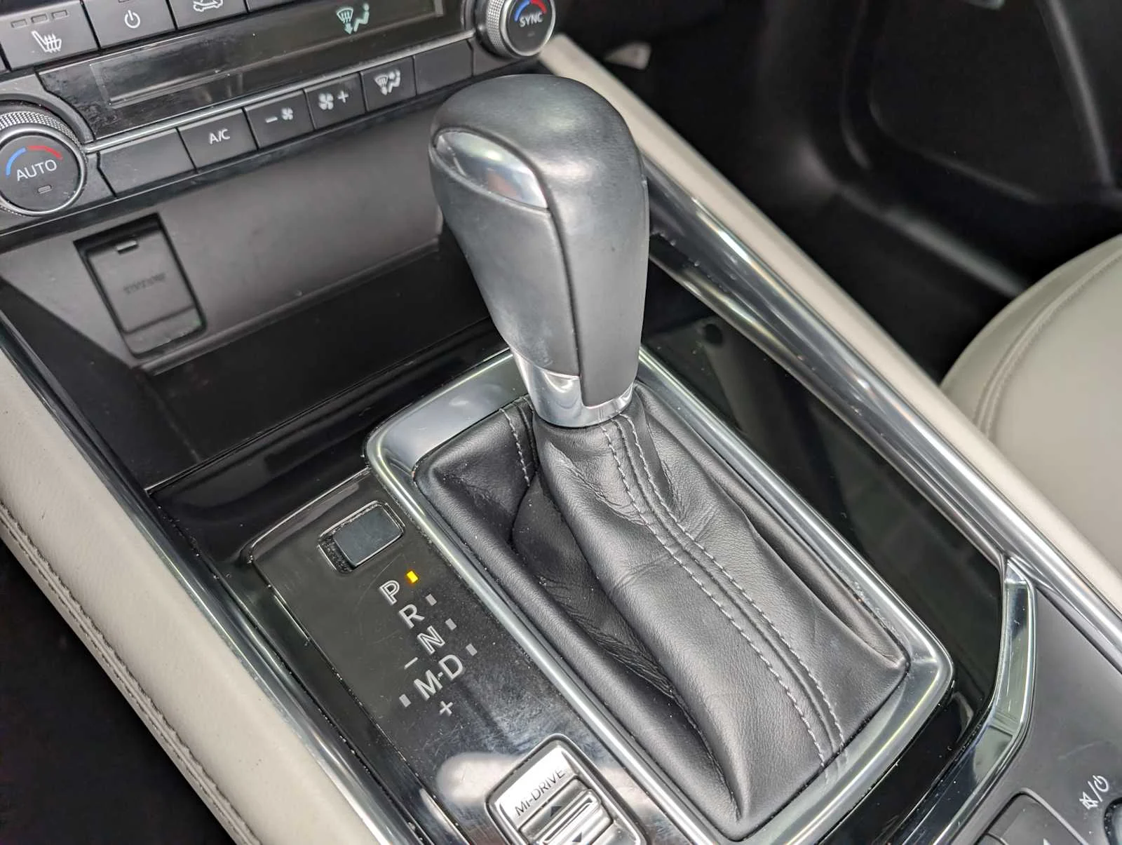 Certified Used 2024 Rhodium White Metallic Mazda 2.5 S Premium Package image 28