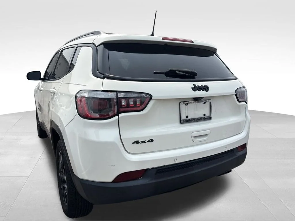 Used 2019 White Jeep Sport image 11