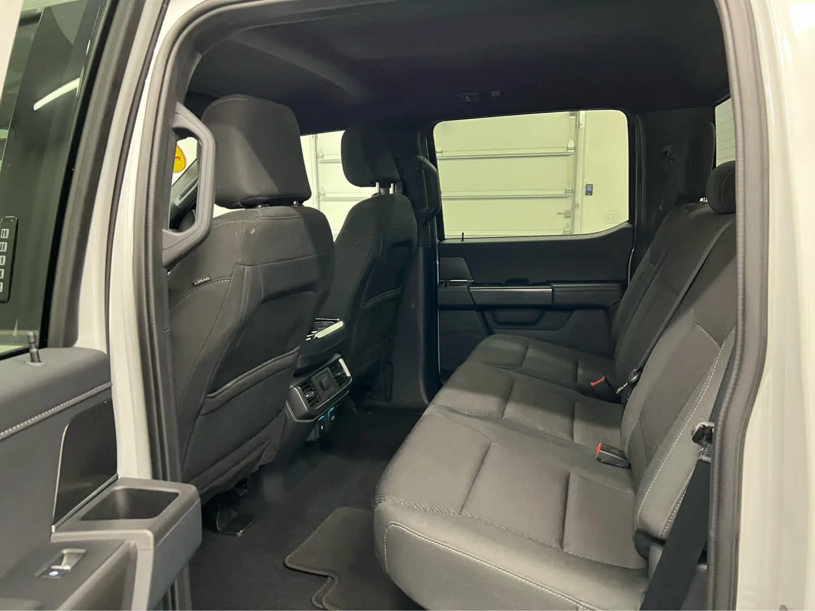 Used 2024 Avalanche Gray Ford XLT image 29
