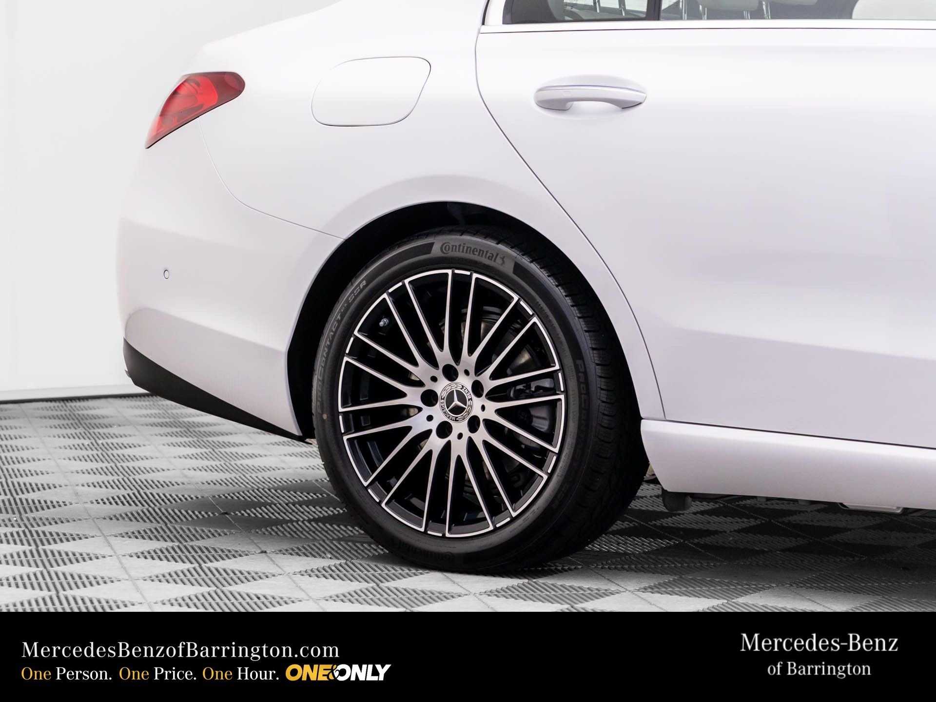 New 2026 MANUFAKTUR Moonlight White Metallic Mercedes-Benz C 300 image 38