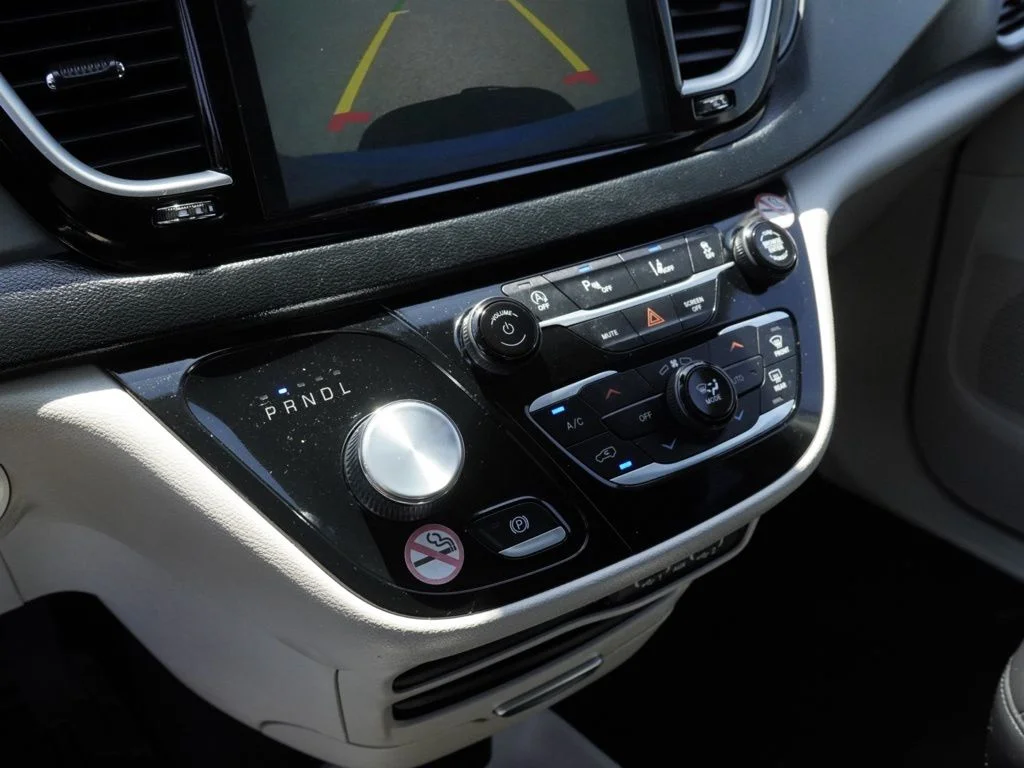 2023 Chrysler Pacifica Touring L - Photo 17