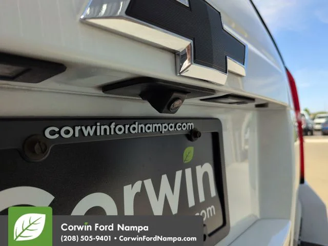 Used 2019 Summit White Chevrolet  image 31