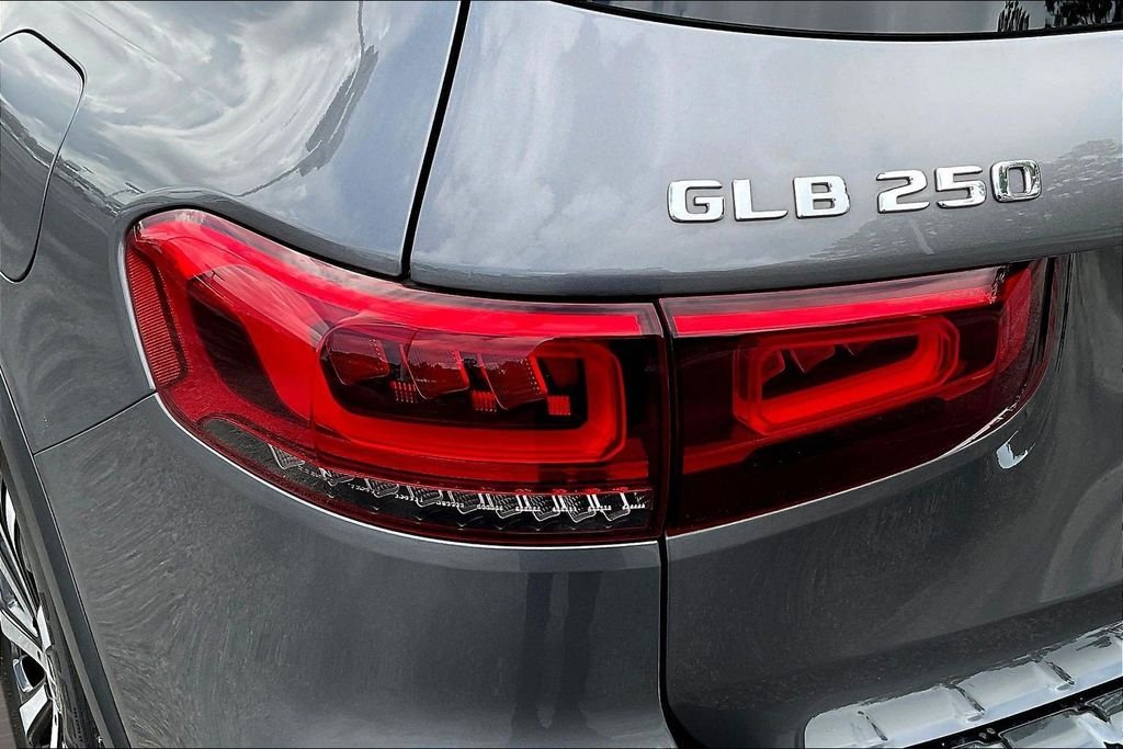 Used 2022 Gray Mercedes-Benz GLB 250 image 26