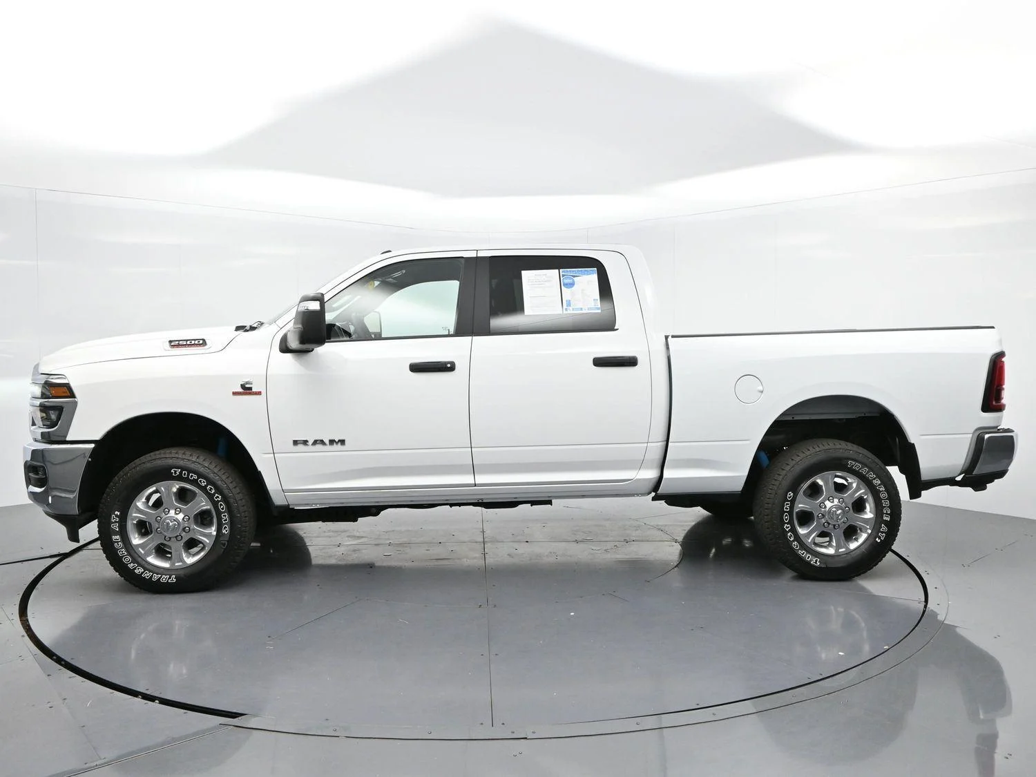 Used 2025 White Ram Big Horn image 4