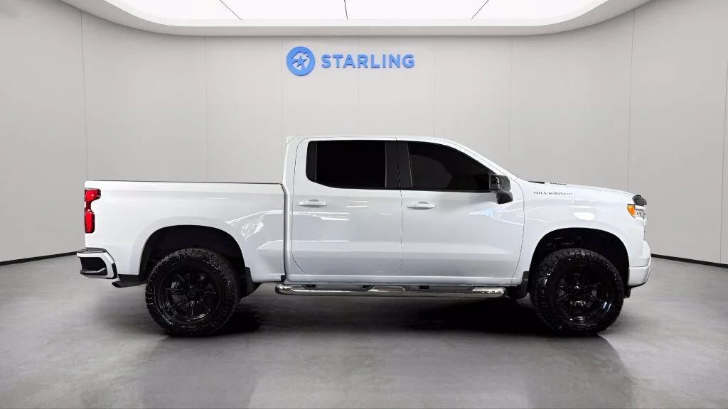 Used 2024 Summit White Chevrolet RST image 12