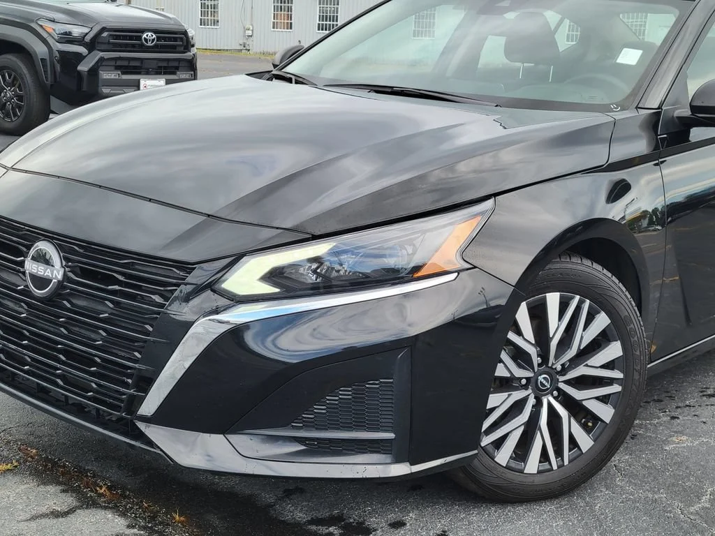 Used 2024 Black Nissan 2.5 SV image 9