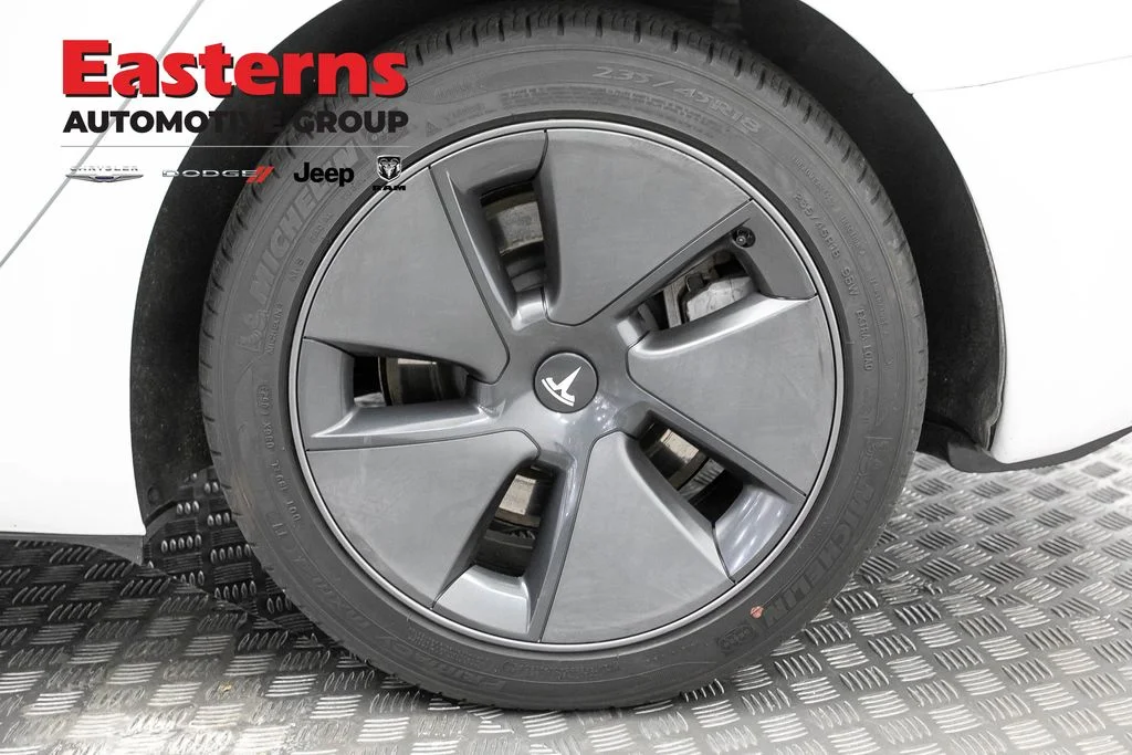 Used 2023 White Tesla Base image 30