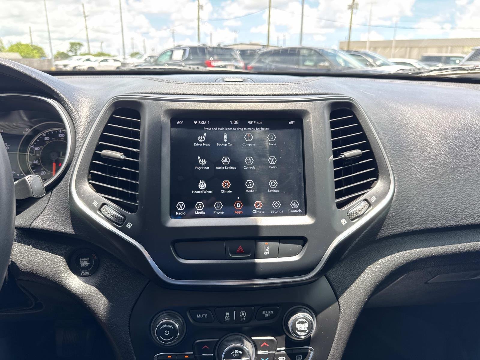 Used 2022 Diamond Black Crystal Pearlcoat Jeep Latitude Lux image 25