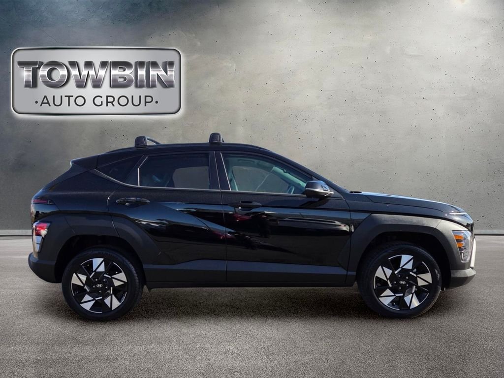 Used 2025 Black Hyundai SEL image 3