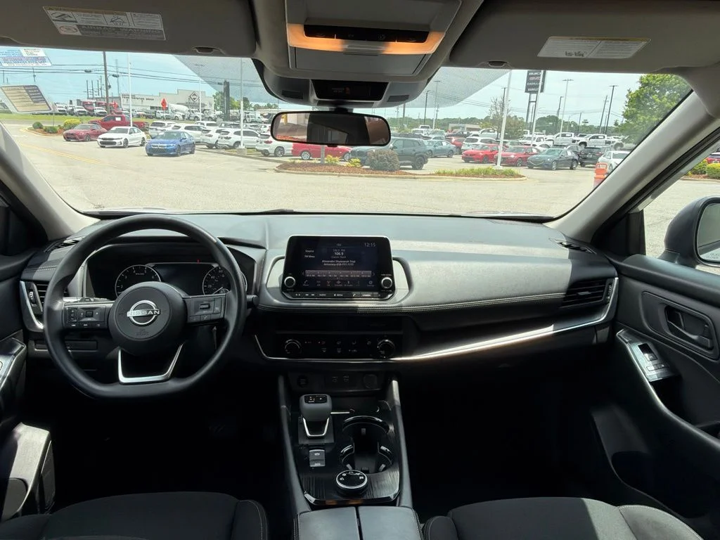 Used 2024 Silver Nissan S image 28