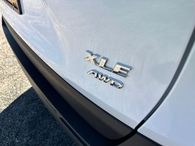 2024 Toyota RAV4 XLE - Photo 13
