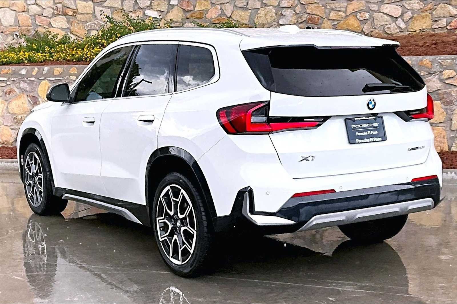 Used 2023 Alpine White BMW xDrive28i image 3