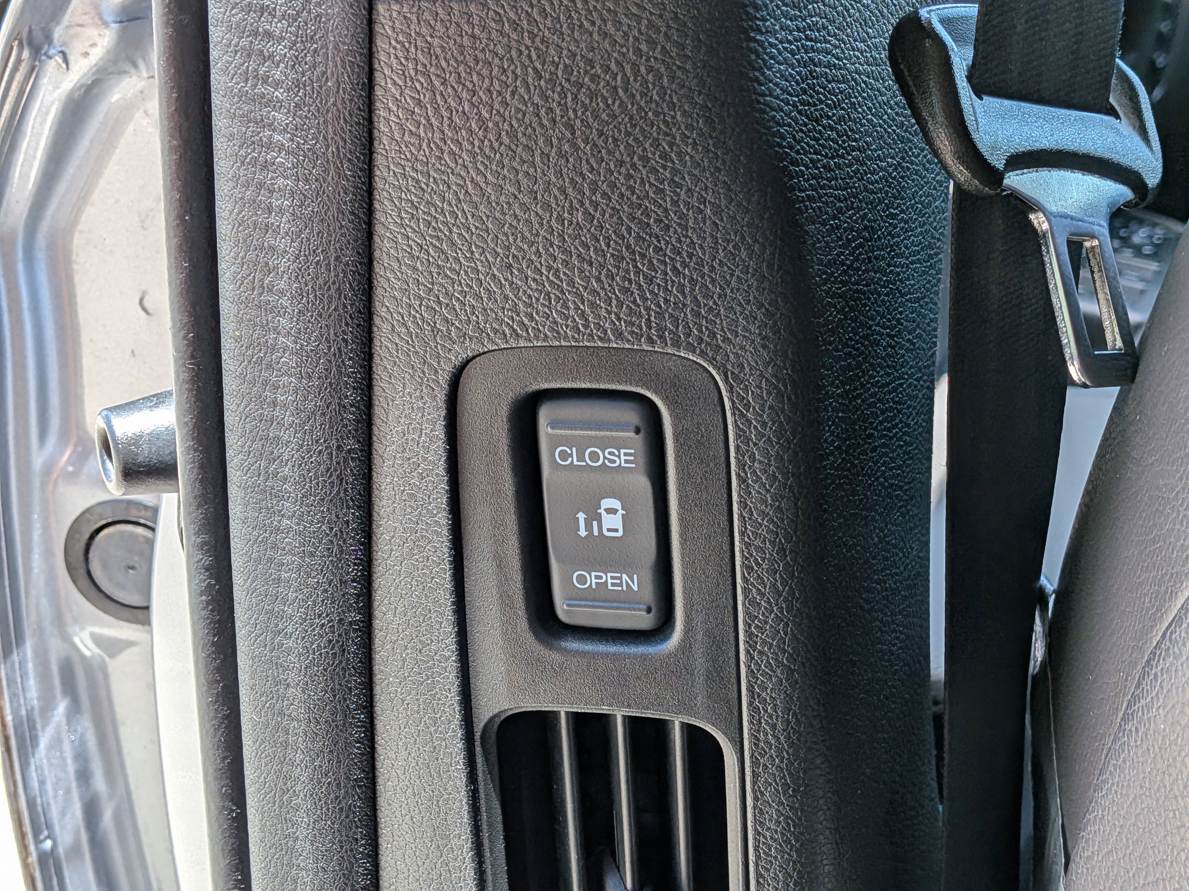 Used 2019 Lunar Silver Metallic Honda Touring image 17