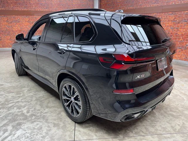 Used 2026 Black BMW xDrive40i image 3