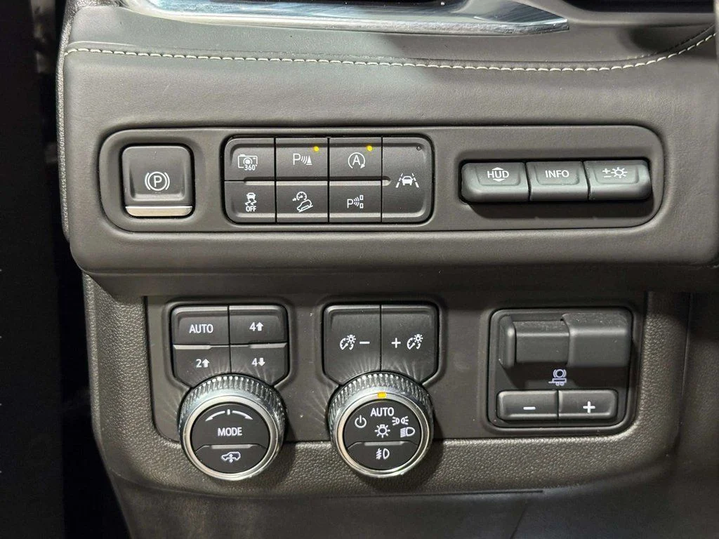 2023 GMC Yukon XL Denali Ultimate - Photo 18