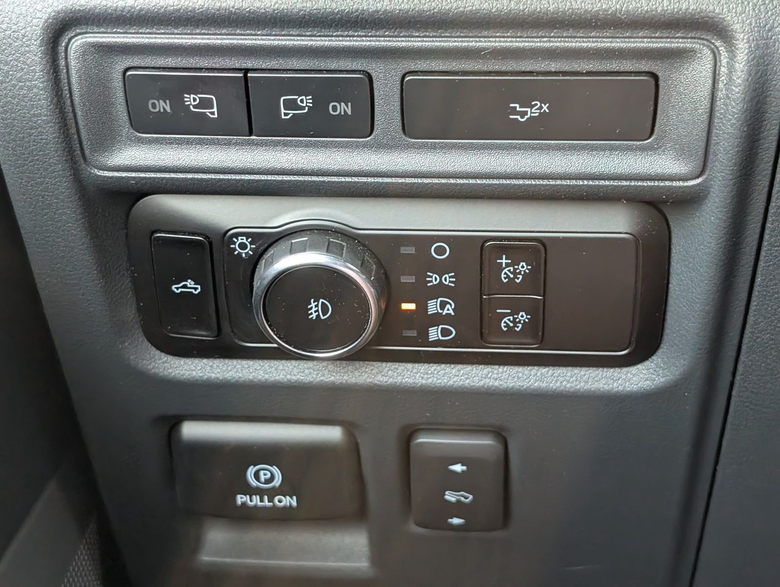 Used 2023 Oxford White Ford Lariat image 27