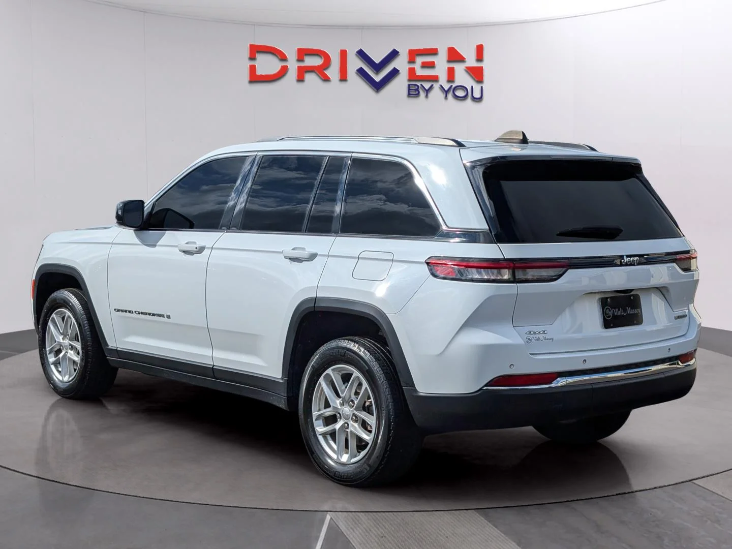 Used 2023 Bright White Clearcoat Jeep Laredo image 3